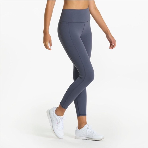 Vuori Pants - NWT Vuori Studio Pocket Legging ✨FLAW✨